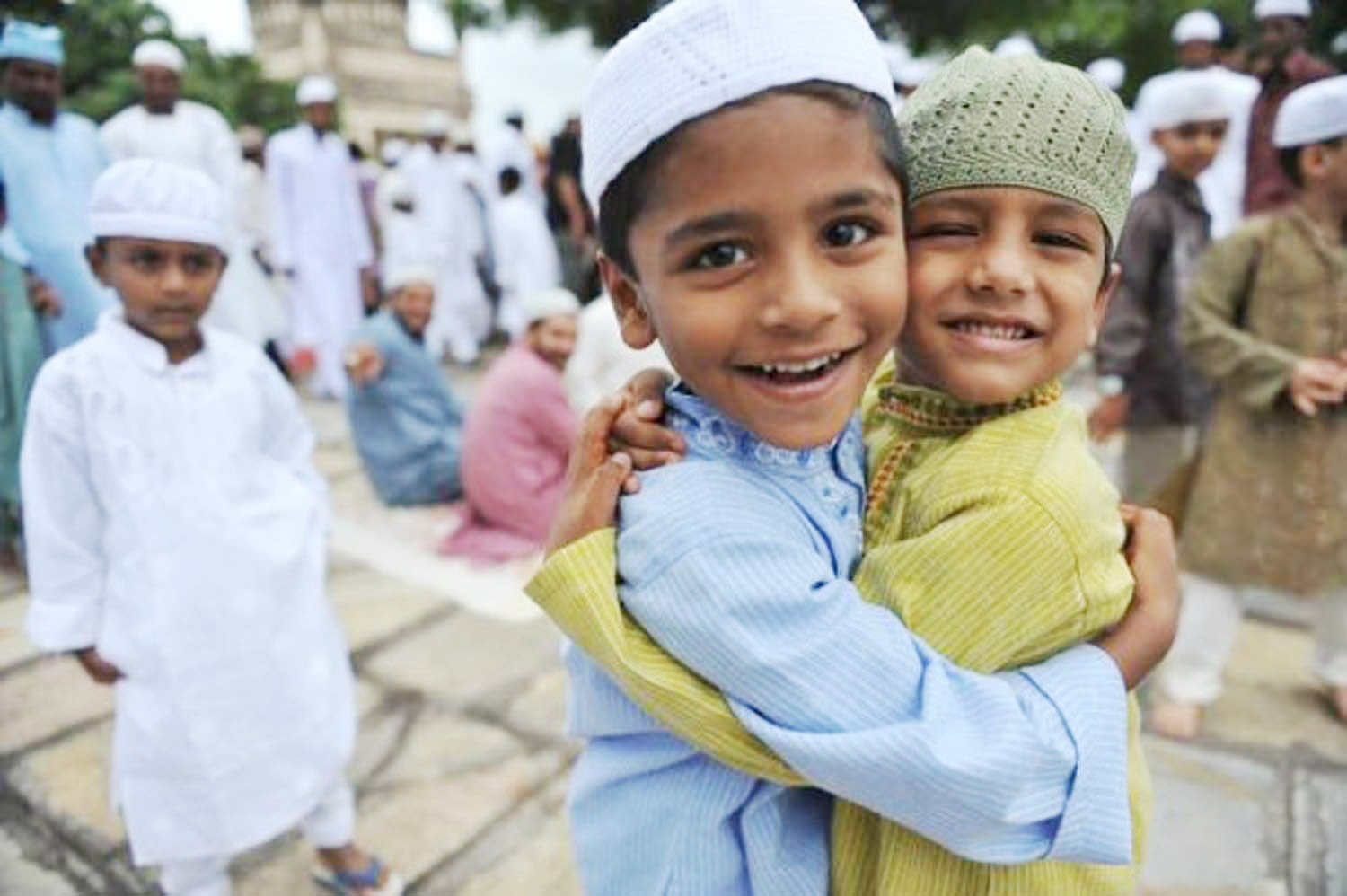 Tips Mengajarkan Anak Berbagi di Bulan Ramadhan